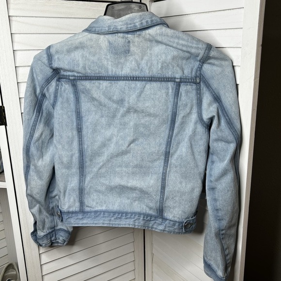 Love Tree Womens Lt Blue Button Up Distressed Denim Jean Jacket SZ M SHORT READ - Picture 4 of 8